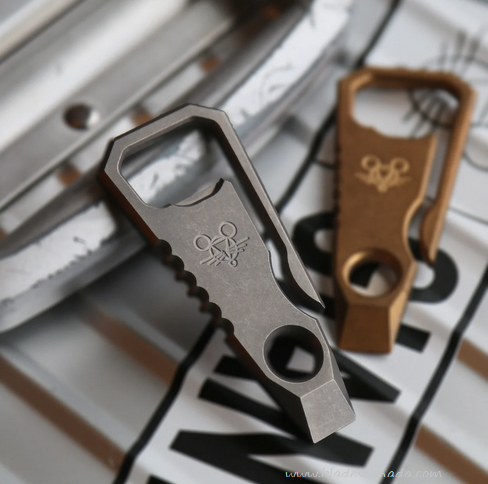 GiantMouse Caplifter/Prybar Pocket Tool, Titanium, GM-CAPLOFTER-TI
